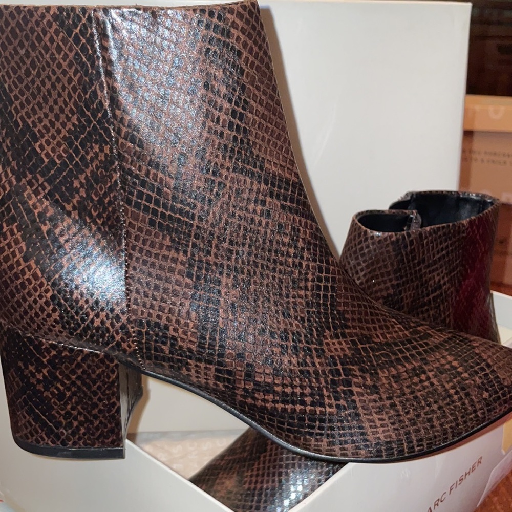 Marc Fisher Womens heel boots